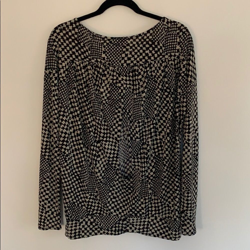 Patterned Top - The Perfect Basic - image 2